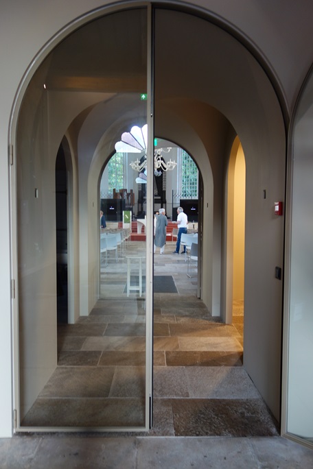 De entree in de toren biedt een prachtig zicht op het interieur.
