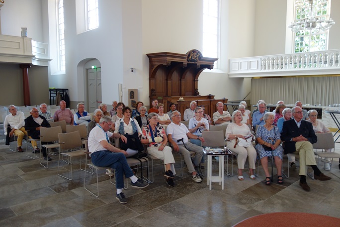 De vrijwilligers worden bijgepraat over alle veranderingen in de kerk.